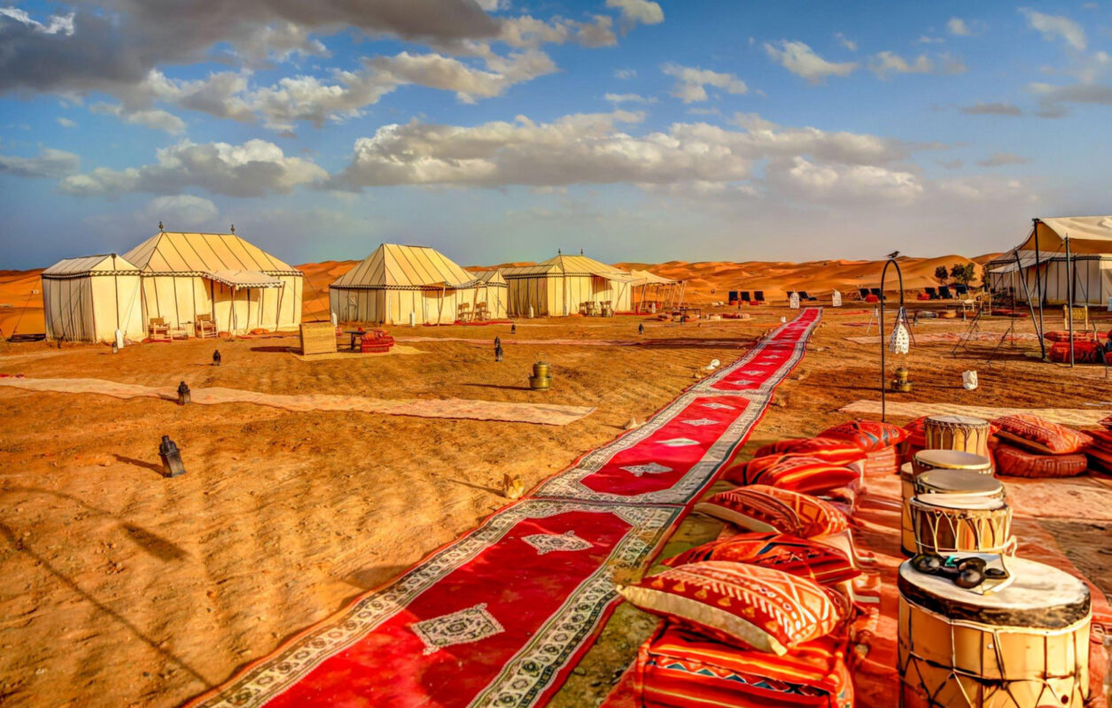 Noche en un campamento bereber en el desierto