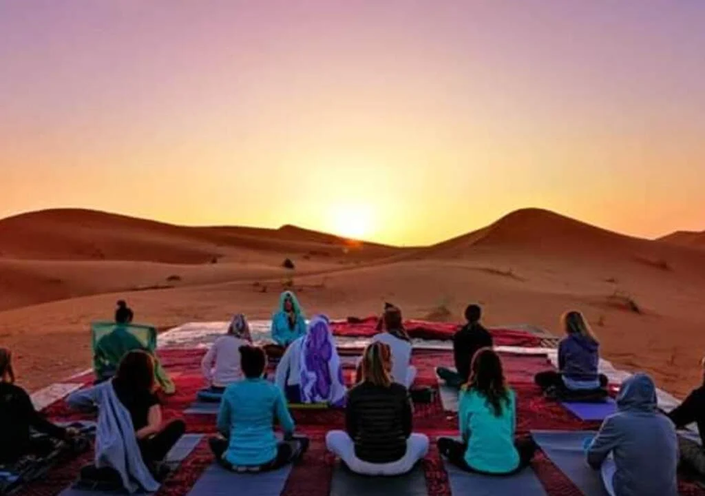 yoga-desierto-amanecer